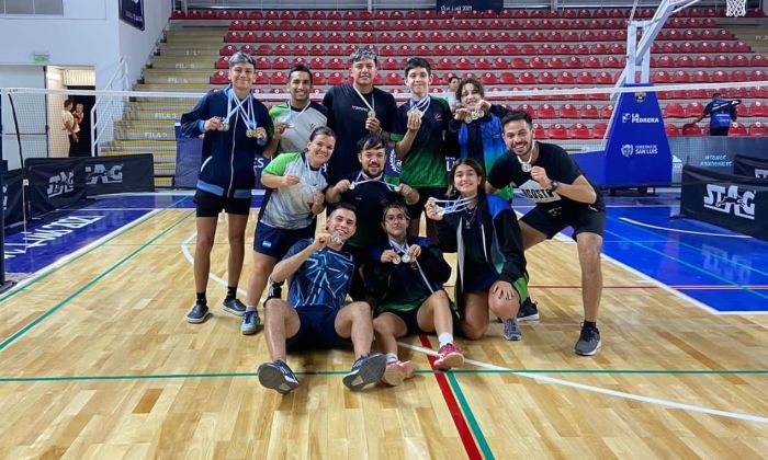 Florencio Varela: Destacada participación de deportistas locales en el torneo de bádminton en Villa Mercedes